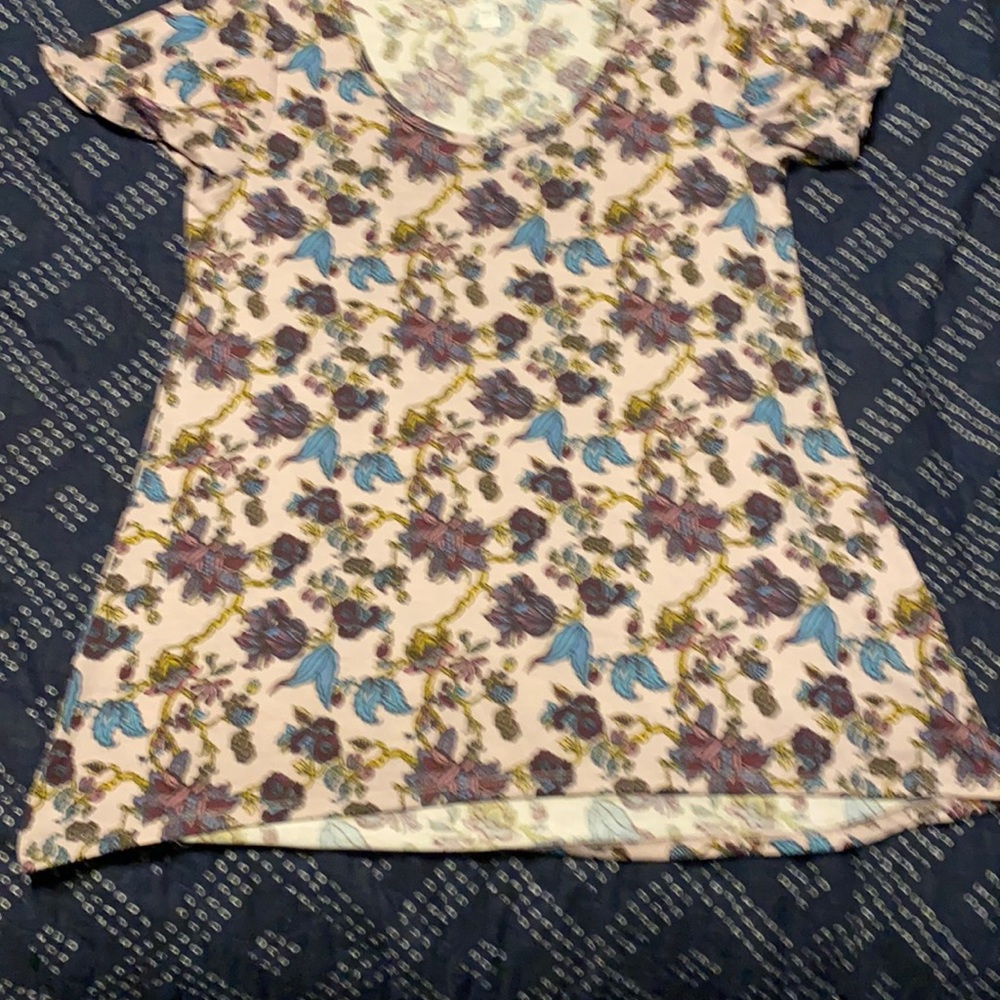 LuLaRoe perfect tee size large
